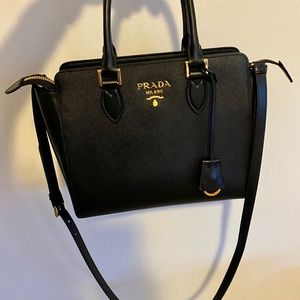 PRADA Borsa A Mani Saffiano black